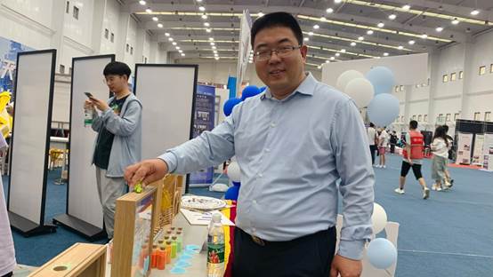 beat365孙怀凤老师倒下许愿瓶（友爱）